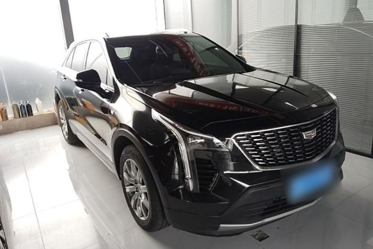 Used Cadillac XT4 2023 28T Two-Wheel-Drive Luxury Version Front Right 45 Deg