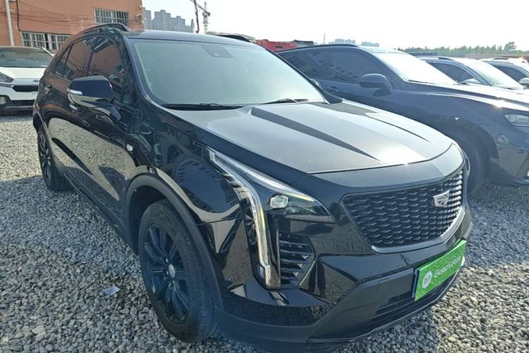 Used Cadillac XT4 2023 28T Two-Wheel-Drive Luxury Version Front Right 45 Deg
