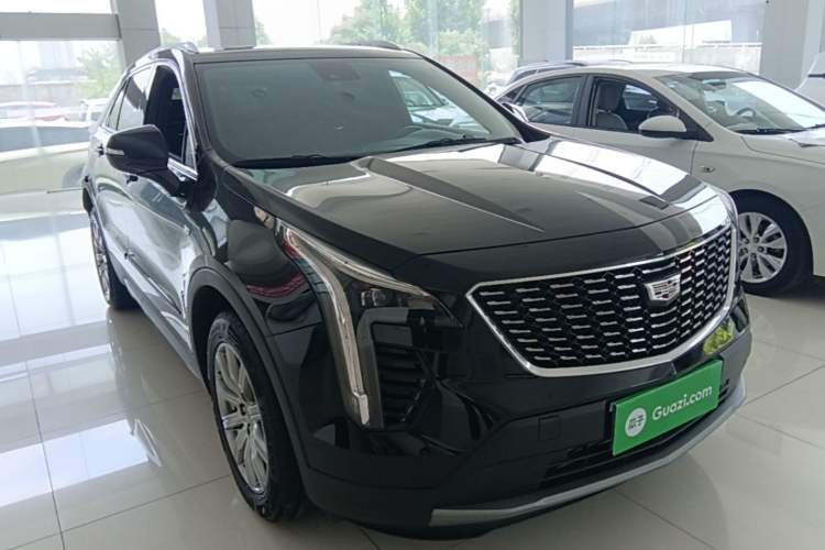 Used Cadillac XT4 2023 28T Two-Wheel-Drive Luxury Version Front Right 45 Deg