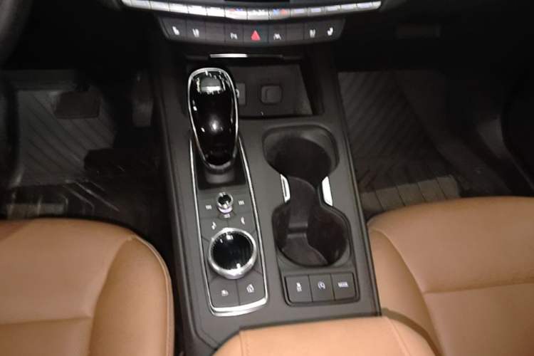 Used Cadillac XT4 2023 28T Two-Wheel Drive Prestige Version Gear Lever