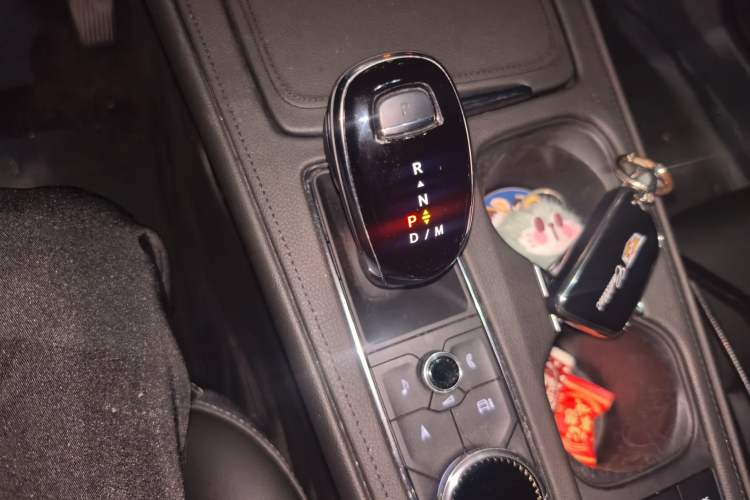 Used Cadillac XT4 2023 28T Two-Wheel-Drive Luxury Version Gear Lever
