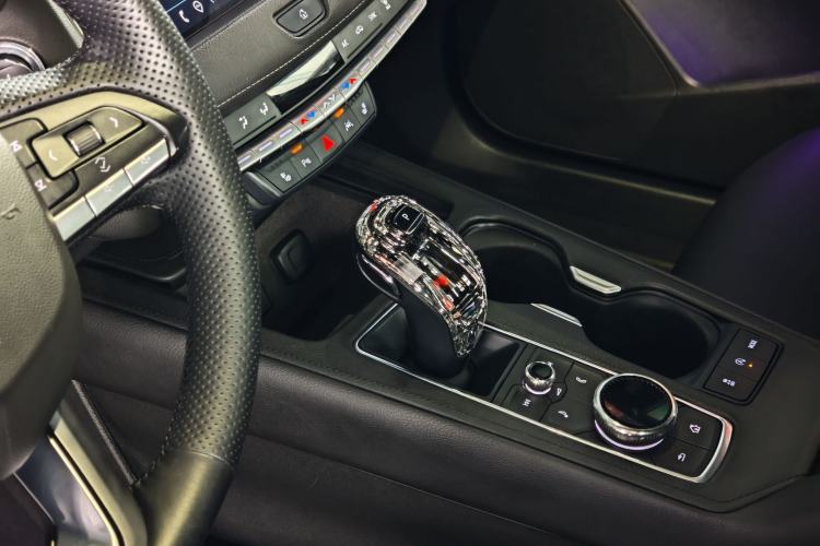 Used Cadillac XT4 2023 28T Two-Wheel-Drive Luxury Version Gear Lever