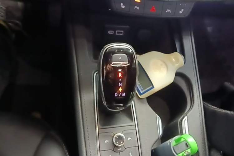 Used Cadillac XT4 2023 28T Two-Wheel-Drive Luxury Version Gear Lever