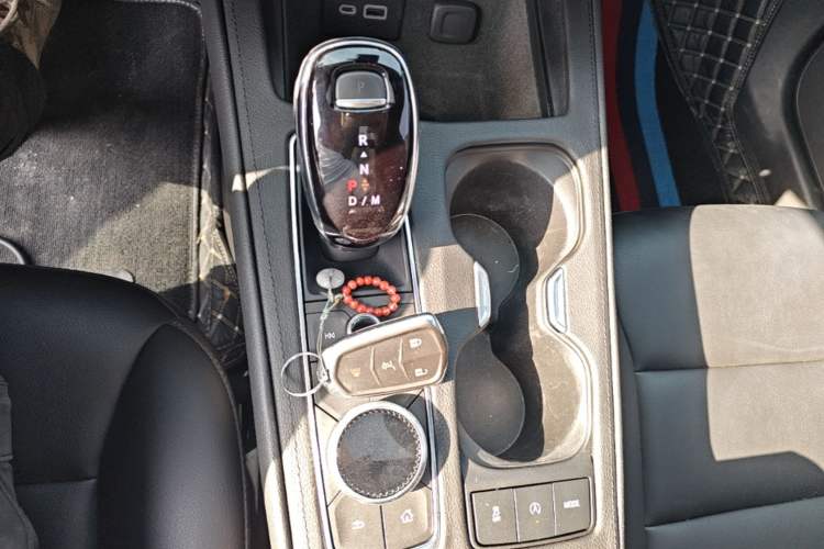 Used Cadillac XT4 2023 28T Two-Wheel-Drive Luxury Version Gear Lever