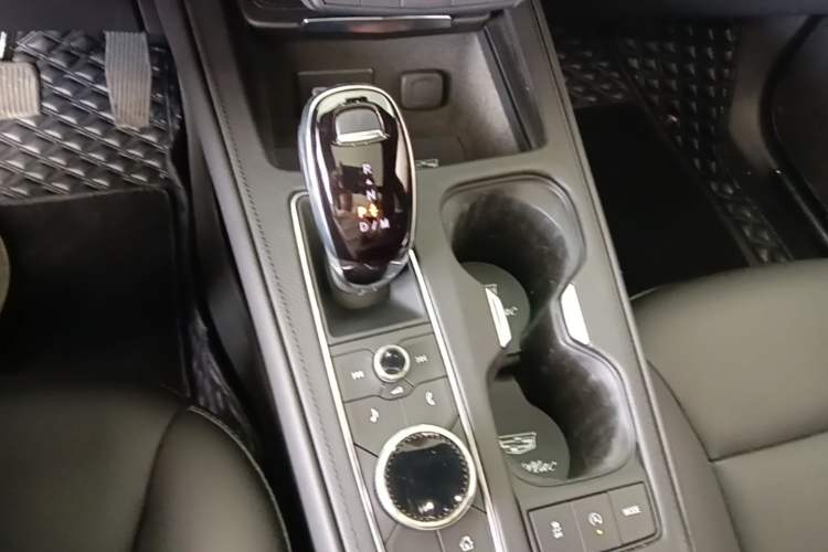 Used Cadillac XT4 2023 28T Two-Wheel-Drive Luxury Version Gear Lever