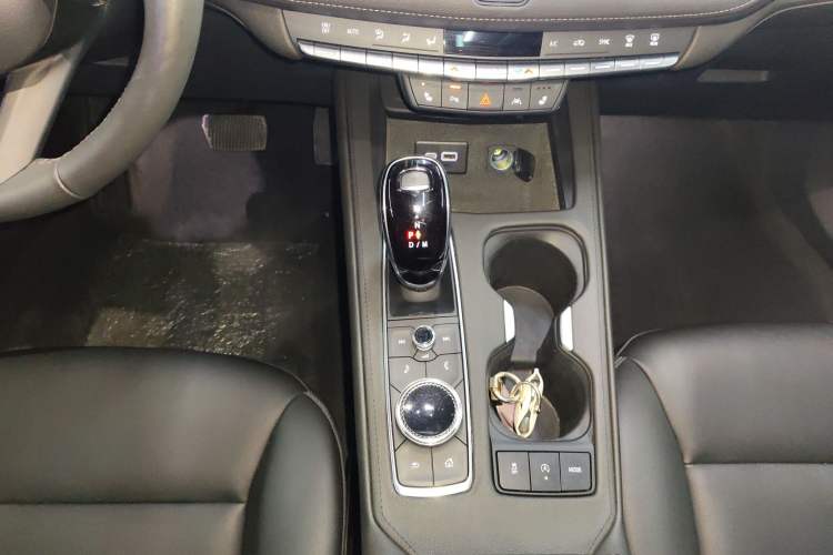 Used Cadillac XT4 2023 28T Two-Wheel-Drive Luxury Version Gear Lever