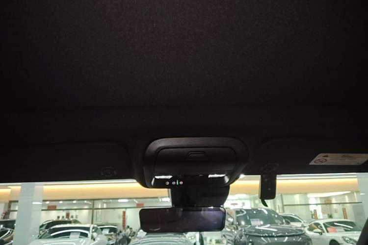 Used Cadillac XT4 2023 28T Two-Wheel Drive Prestige Version Headliner
