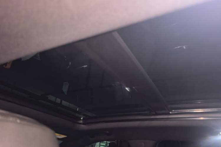 Used Cadillac XT4 2023 28T Two-Wheel-Drive Luxury Version Headliner