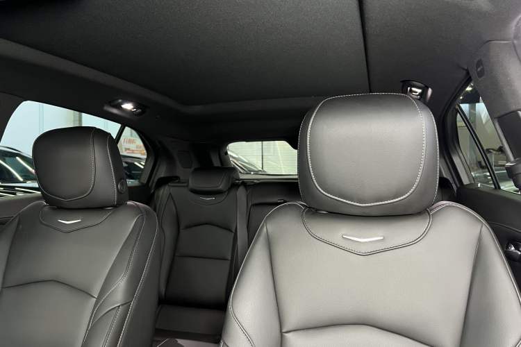 Used Cadillac XT4 2023 28T Two-Wheel-Drive Luxury Version Headliner
