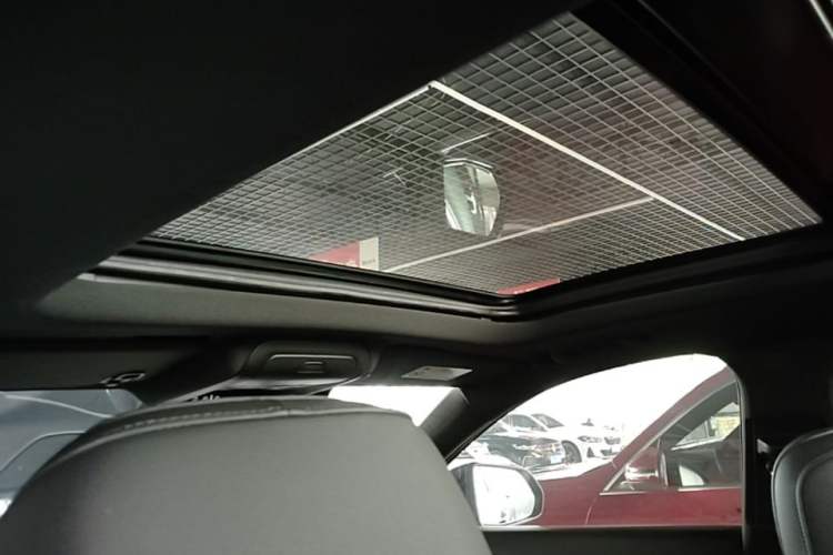 Used Cadillac XT4 2023 28T Two-Wheel-Drive Luxury Version Headliner