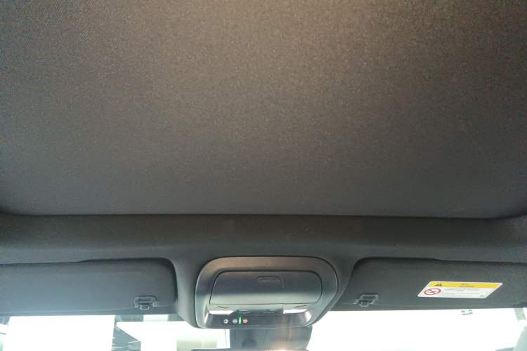 Used Cadillac XT4 2023 28T Two-Wheel-Drive Luxury Version Headliner