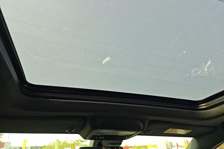 Used Cadillac XT4 2023 28T Two-Wheel-Drive Luxury Version Headliner