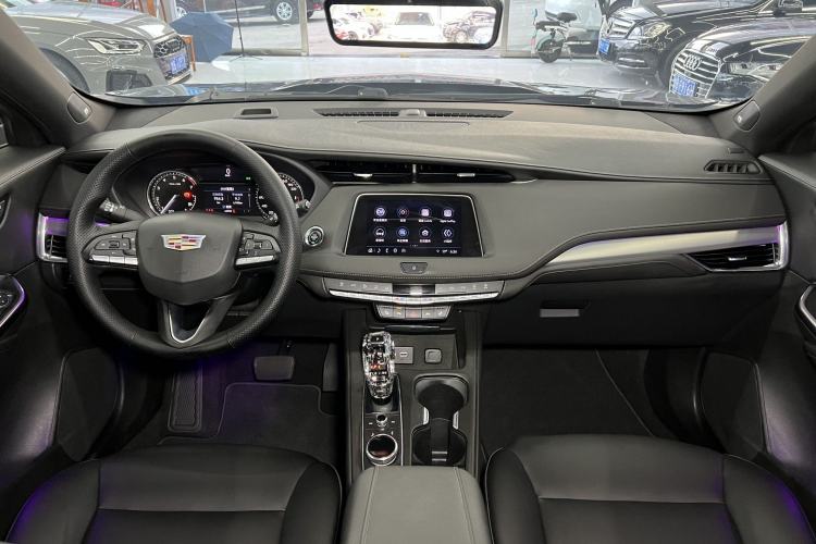 Used Cadillac XT4 2023 28T Two-Wheel-Drive Luxury Version Interior 2