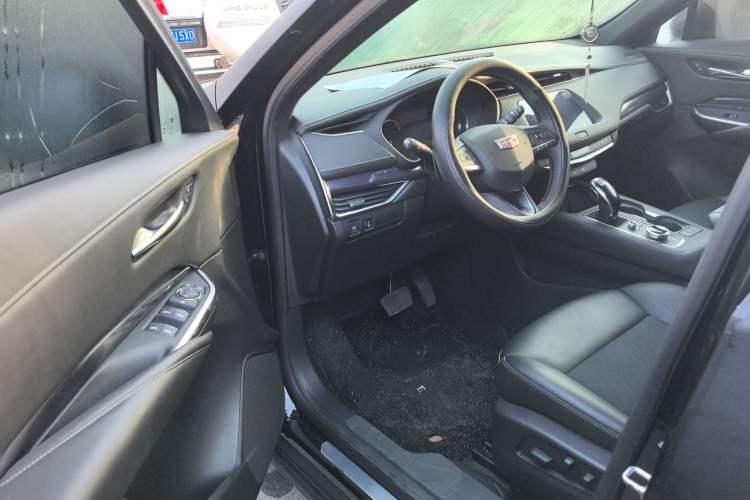 Used Cadillac XT4 2023 28T Two-Wheel Drive Fashion Edition Interior 2