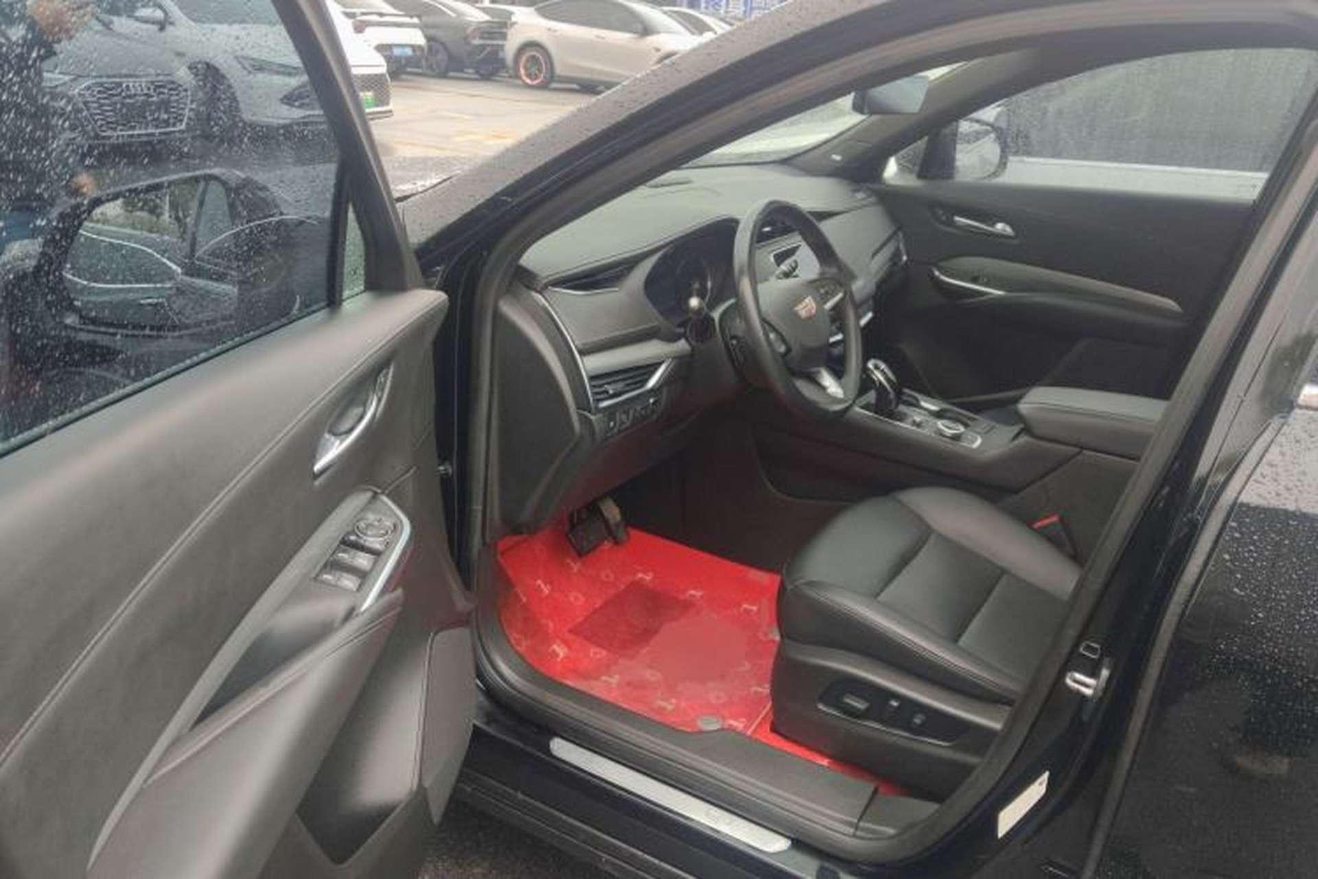 Used Cadillac XT4 2023 28T Two-Wheel-Drive Luxury Version Interior 3