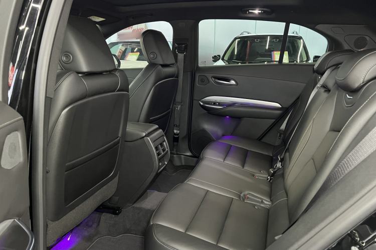 Used Cadillac XT4 2023 28T Two-Wheel-Drive Luxury Version Interior 3