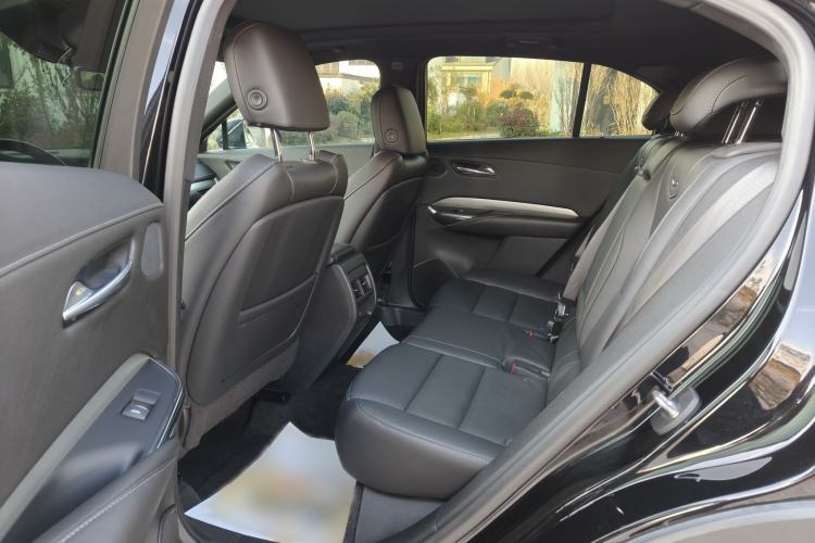 Used Cadillac XT4 2023 28T Two-Wheel Drive Prestige Version Interior 3