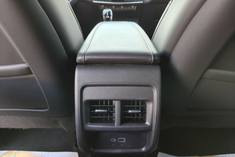 Used Cadillac XT4 2023 28T Two-Wheel Drive Prestige Version Interior 4