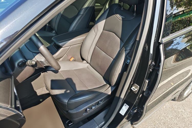Used Cadillac XT4 2023 28T Two-Wheel Drive Prestige Version Left Front Seat