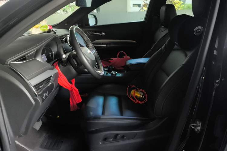 Used Cadillac XT4 2023 28T Two-Wheel-Drive Luxury Version Left Front Seat