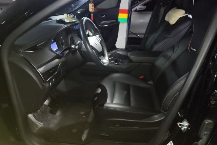 Used Cadillac XT4 2023 28T Two-Wheel-Drive Luxury Version Left Front Seat