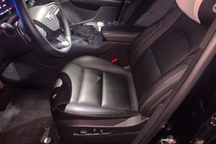 Used Cadillac XT4 2023 28T Two-Wheel-Drive Luxury Version Left Front Seat