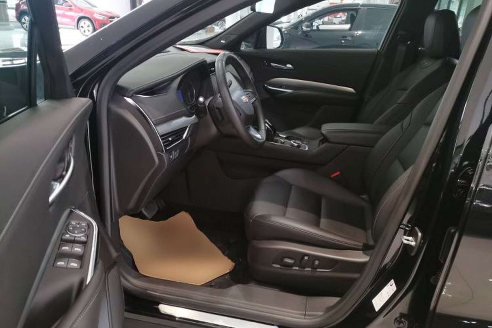 Used Cadillac XT4 2023 28T Two-Wheel-Drive Luxury Version Left Front Seat