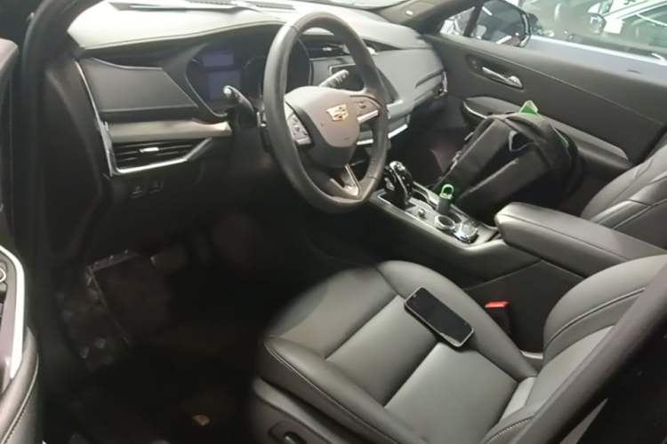 Used Cadillac XT4 2023 28T Two-Wheel-Drive Luxury Version Left Front Seat