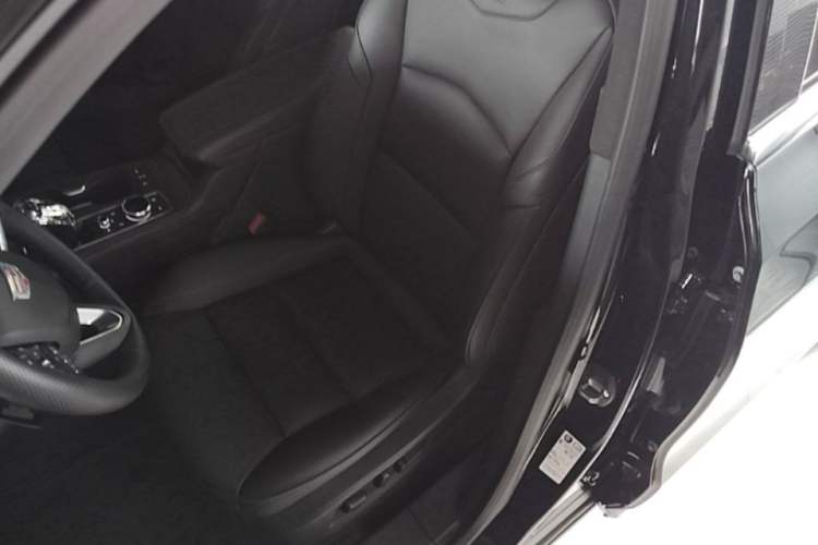 Used Cadillac XT4 2023 28T Two-Wheel-Drive Luxury Version Left Front Seat