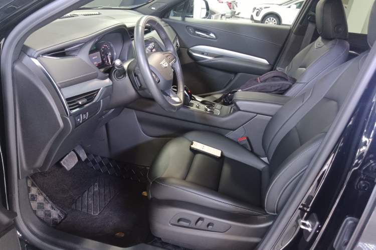 Used Cadillac XT4 2023 28T Two-Wheel-Drive Luxury Version Left Front Seat