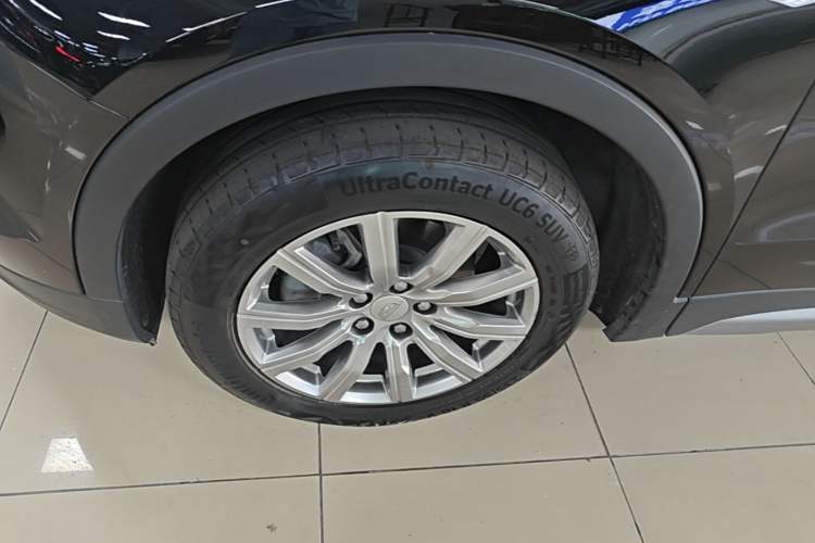 Used Cadillac XT4 2023 28T Two-Wheel Drive Prestige Version Left Front Wheel Hub