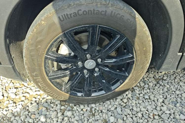 Used Cadillac XT4 2023 28T Two-Wheel-Drive Luxury Version Left Front Wheel Hub