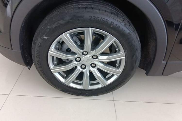 Used Cadillac XT4 2023 28T Two-Wheel-Drive Luxury Version Left Front Wheel Hub