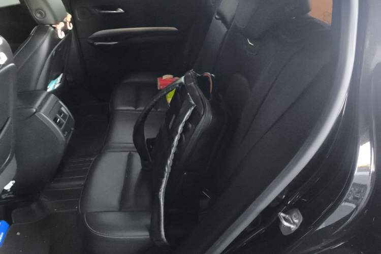 Used Cadillac XT4 2023 28T Two-Wheel-Drive Luxury Version Left Rear Seat