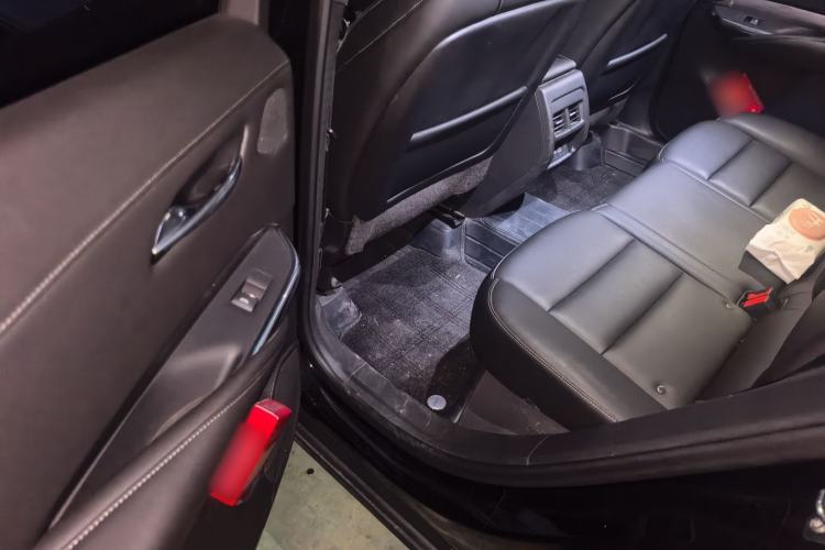 Used Cadillac XT4 2023 28T Two-Wheel-Drive Luxury Version Left Rear Seat