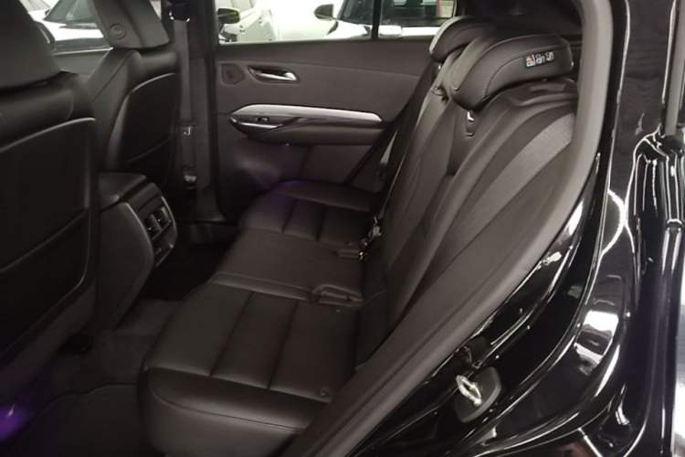 Used Cadillac XT4 2023 28T Two-Wheel-Drive Luxury Version Left Rear Seat