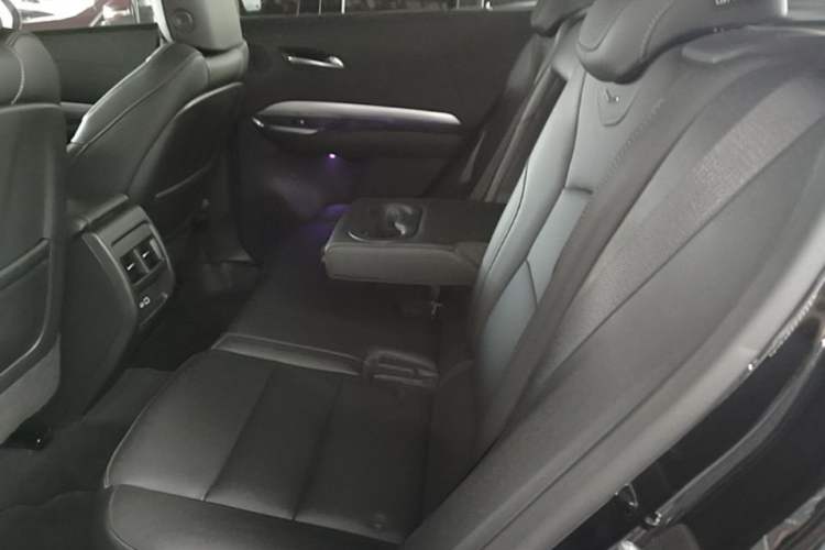Used Cadillac XT4 2023 28T Two-Wheel-Drive Luxury Version Left Rear Seat