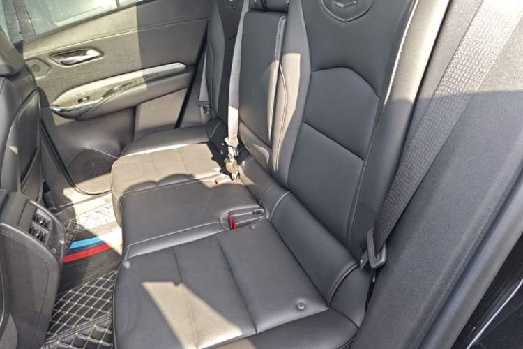 Used Cadillac XT4 2023 28T Two-Wheel-Drive Luxury Version Left Rear Seat