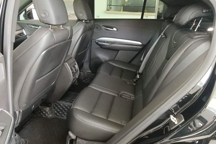 Used Cadillac XT4 2023 28T Two-Wheel-Drive Luxury Version Left Rear Seat