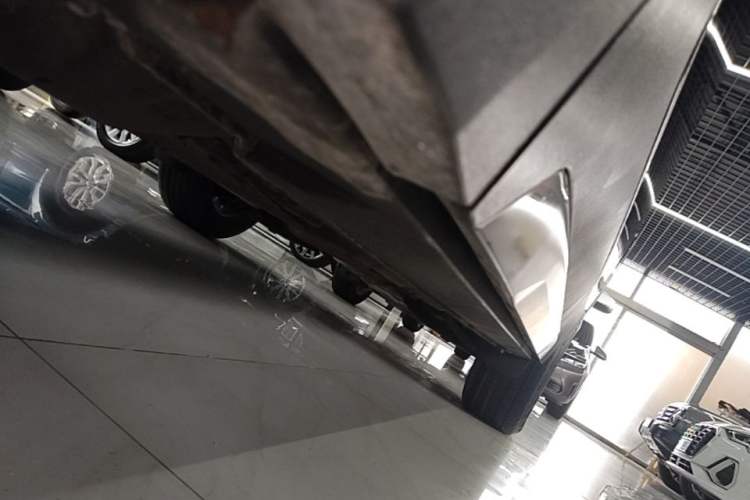Used Cadillac XT4 2023 28T Two-Wheel-Drive Luxury Version Left Side Sill