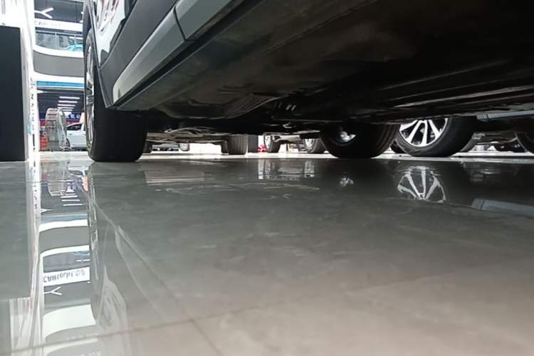 Used Cadillac XT4 2023 28T Two-Wheel-Drive Luxury Version Left Side Sill