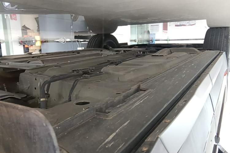 Used Cadillac XT4 2023 28T Two-Wheel-Drive Luxury Version Left Side Sill