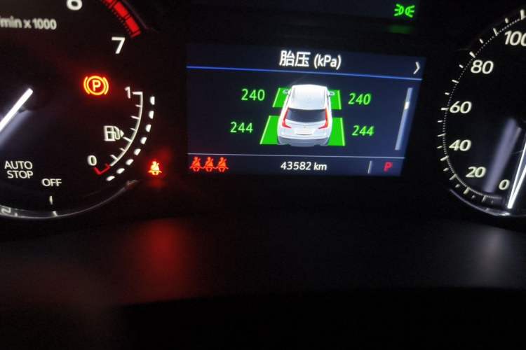 Used Cadillac XT4 2023 28T Two-Wheel-Drive Luxury Version Odometer Close Up