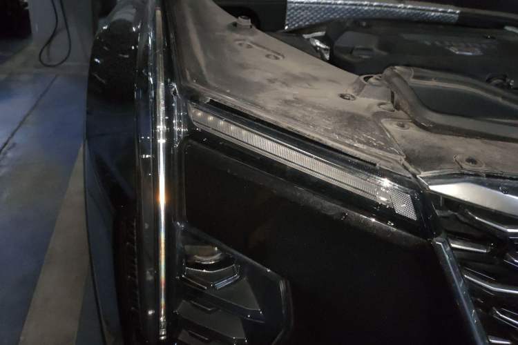Used Cadillac XT4 2023 28T Two-Wheel Drive Prestige Version Right Front Headlight