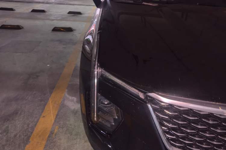 Used Cadillac XT4 2023 28T Two-Wheel-Drive Luxury Version Right Front Headlight