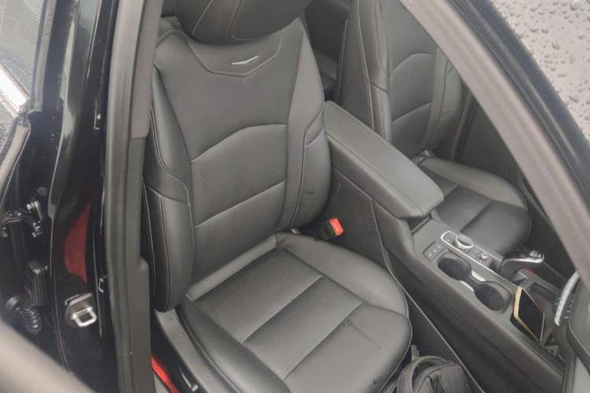 Used Cadillac XT4 2023 28T Two-Wheel-Drive Luxury Version Right Front Seat