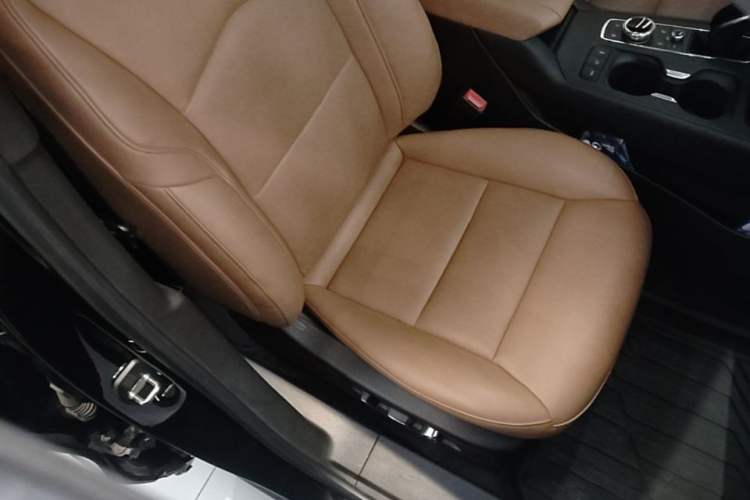 Used Cadillac XT4 2023 28T Two-Wheel Drive Prestige Version Right Front Seat