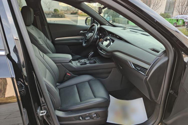 Used Cadillac XT4 2023 28T Two-Wheel Drive Prestige Version Right Front Seat