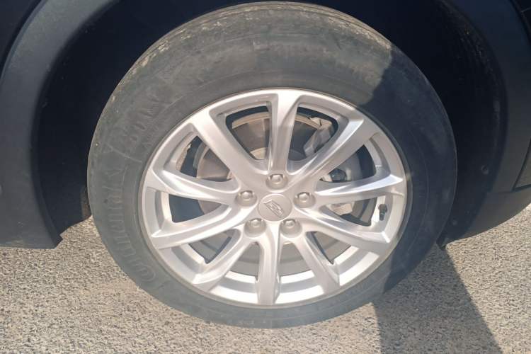 Used Cadillac XT4 2023 28T Two-Wheel Drive Fashion Edition Right Front Wheel Hub
