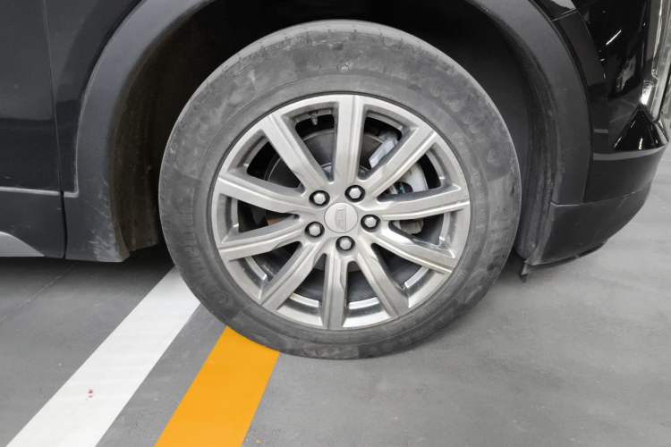 Used Cadillac XT4 2023 28T Two-Wheel-Drive Luxury Version Right Front Wheel Hub